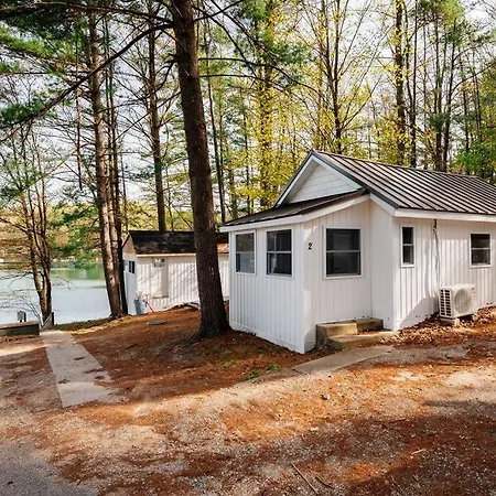 Scenic Cottage On Arbutus Lake Traverse City Exterior photo