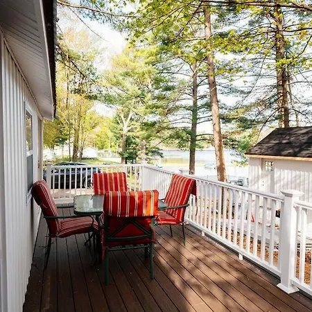 Scenic Cottage On Arbutus Lake Traverse City Exterior photo