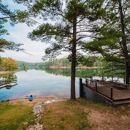 Scenic Cottage On Arbutus Lake Traverse City Exterior photo