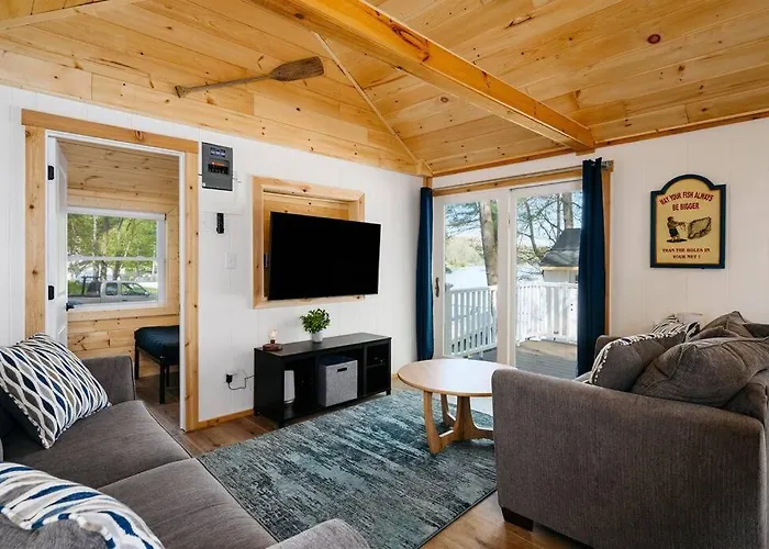 Scenic Cottage On Arbutus Lake